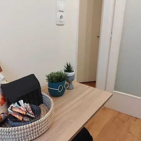 The Pawn Appartement
